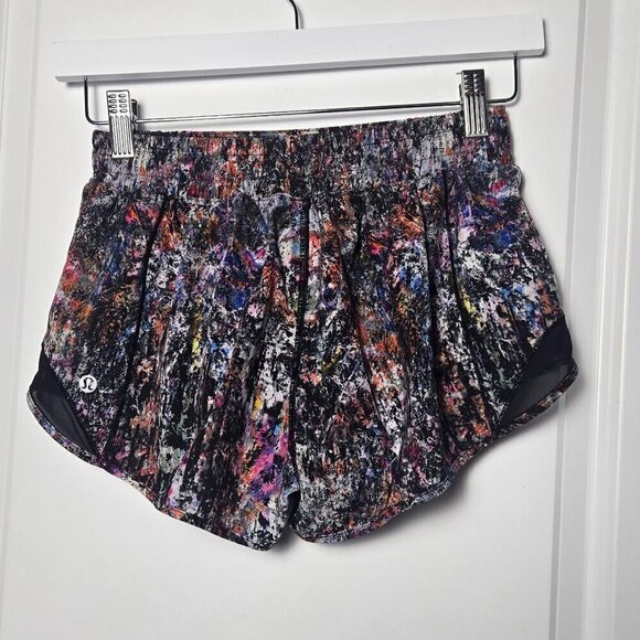 Lululemon Hotty Hot Short II *2.5" - 6 Vitalize Multi / Black - Picture 4 of 7